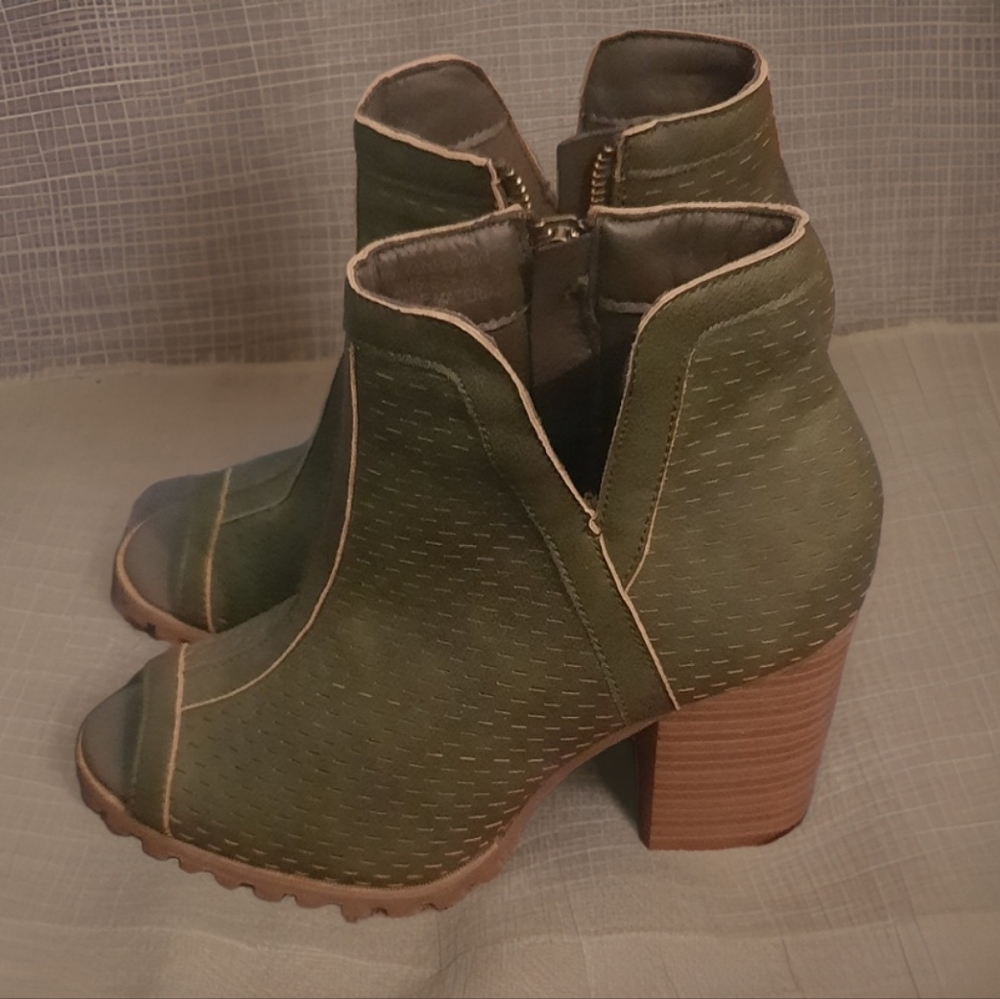 NEW Seven7 booties